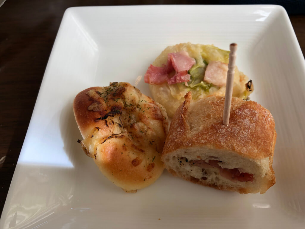 セントレジス大阪　ブログ　　宿泊記　子供添い寝　朝食　アクセス　駐車場　タイタニックオムレツ　プラチナ特典　バトラーサービス　マリオットボンヴォイアメックス　紹介　アメニティ