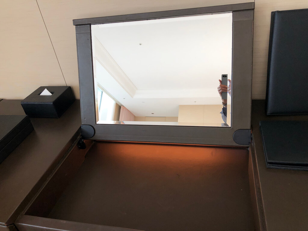 セントレジス大阪　ブログ　　宿泊記　子供添い寝　朝食　アクセス　駐車場　タイタニックオムレツ　プラチナ特典　バトラーサービス　マリオットボンヴォイアメックス　紹介　アメニティ