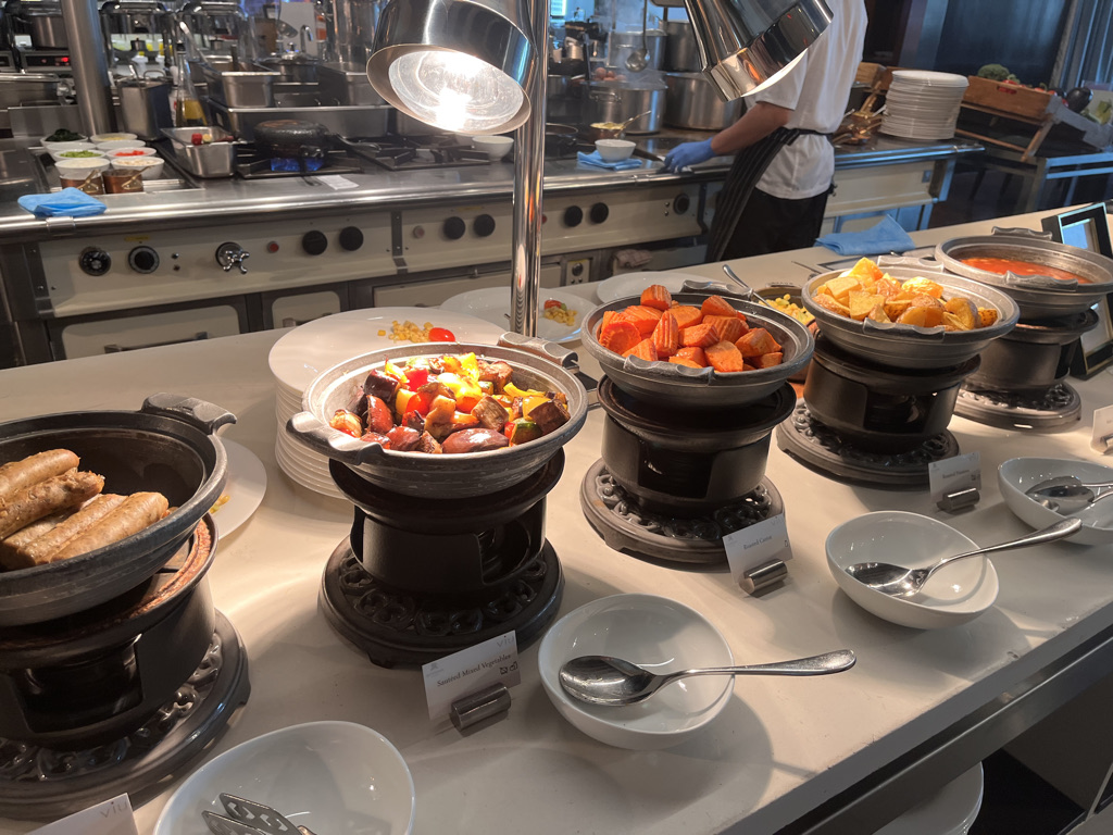 セントレジスバンコク　宿泊記　送迎　アクセス　朝食　プール　ジム　サウナ　子供添い寝年齢　マリオットボンヴォイアメックス　プラチナ特典　バトラーサービス