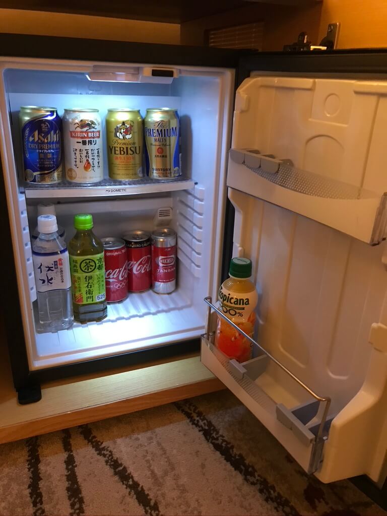 ザ・プリンス京都宝ヶ池宿泊記☆最安値料金でクラブフロアの朝食やラウンジを利用できました! 18 ザ・プリンス 京都宝ヶ池 宿泊記 クラブフロア クラブキング 冷蔵庫