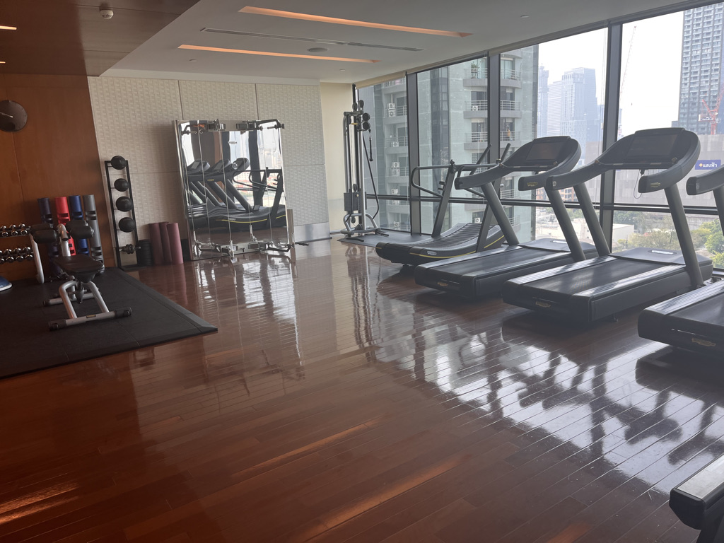 セントレジスバンコク　宿泊記　送迎　アクセス　朝食　プール　ジム　サウナ　子供添い寝年齢　マリオットボンヴォイアメックス　プラチナ特典　バトラーサービス