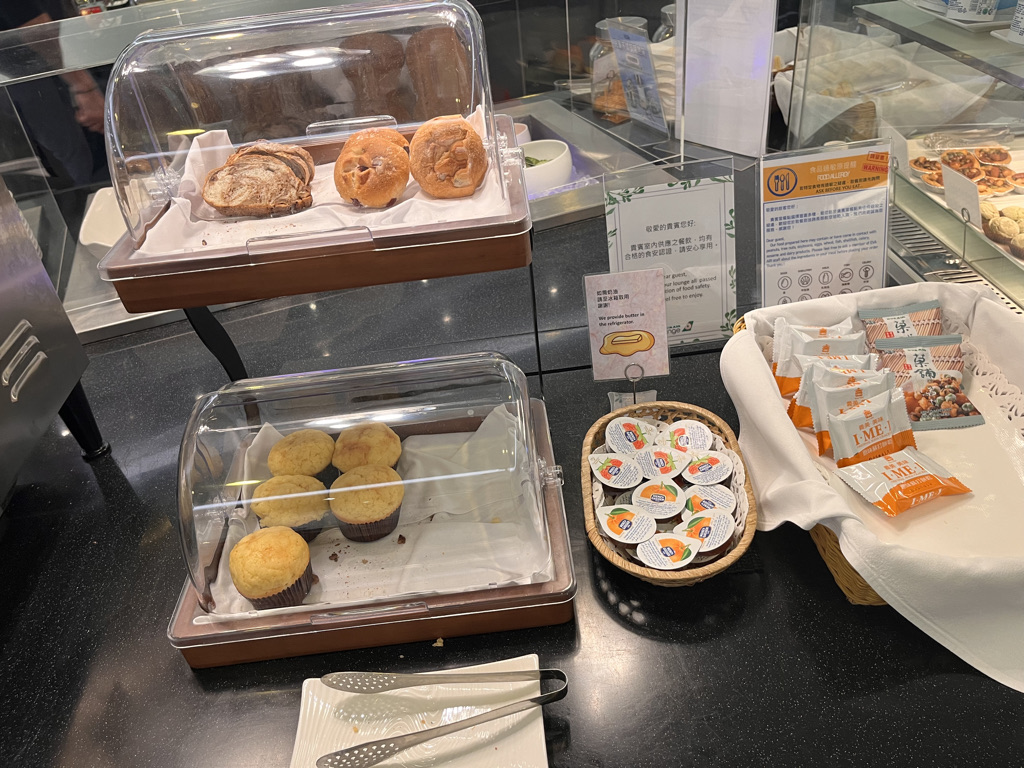 台湾　桃園国際空港　乗り継ぎ　シャワー　トランジットホテル　Wi-Fi　エバー航空　ラウンジ