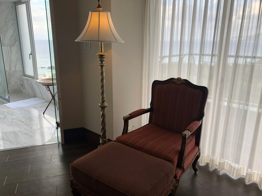 沖縄マリオット 宿泊記 パノラマオーシャンスイートプレミアム 部屋 館内施設 格安宿泊　プラチナ特典 SPGアメックス紹介　ジム　プール　スパ