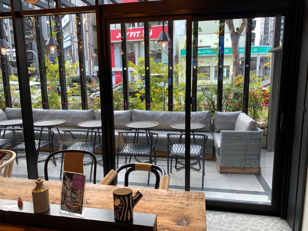 モクシー大阪梅田　バー　カフェ