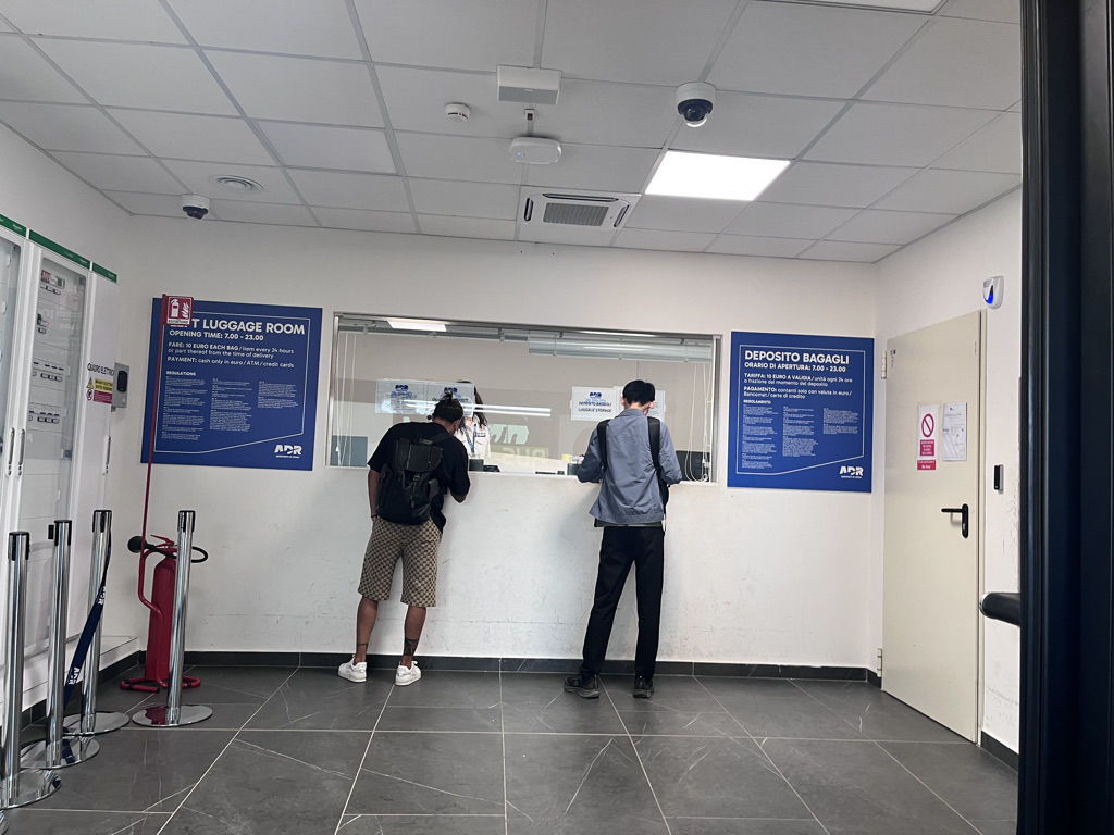 ローマ　フィウミチーノ空港　プライムクラスラウンジ　ITAエアウェイズ　AZ1462　プライオリティパス　スーツケース預かり