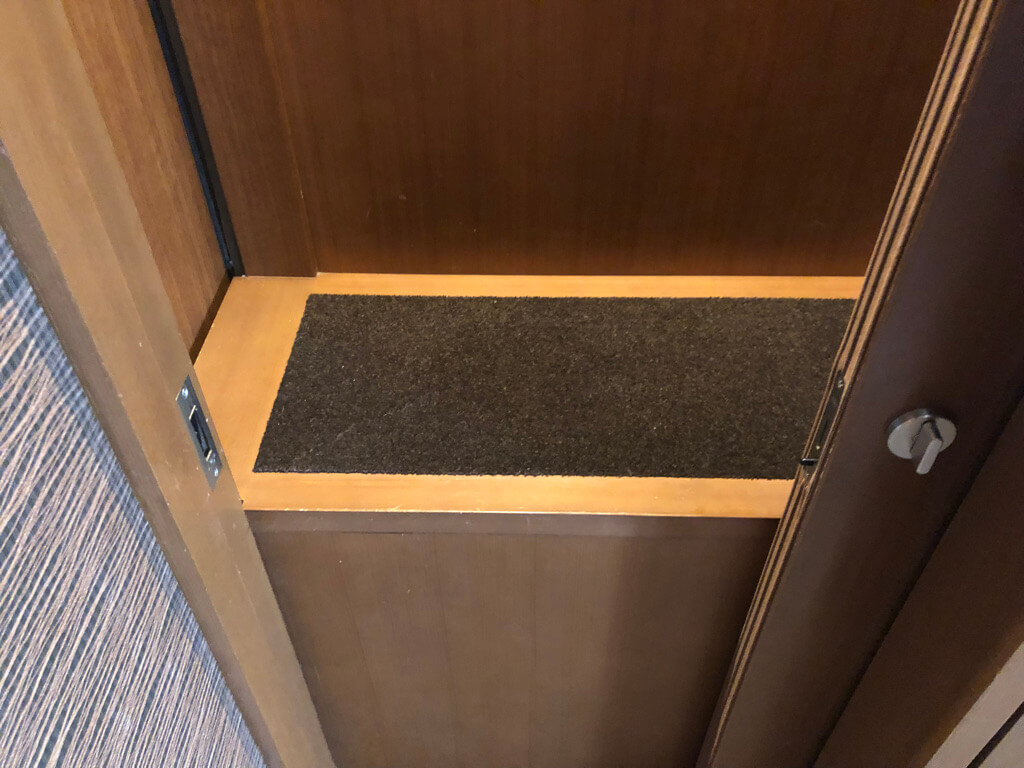 セントレジス大阪　ブログ　　宿泊記　子供添い寝　朝食　アクセス　駐車場　タイタニックオムレツ　プラチナ特典　バトラーサービス　マリオットボンヴォイアメックス　紹介　アメニティ