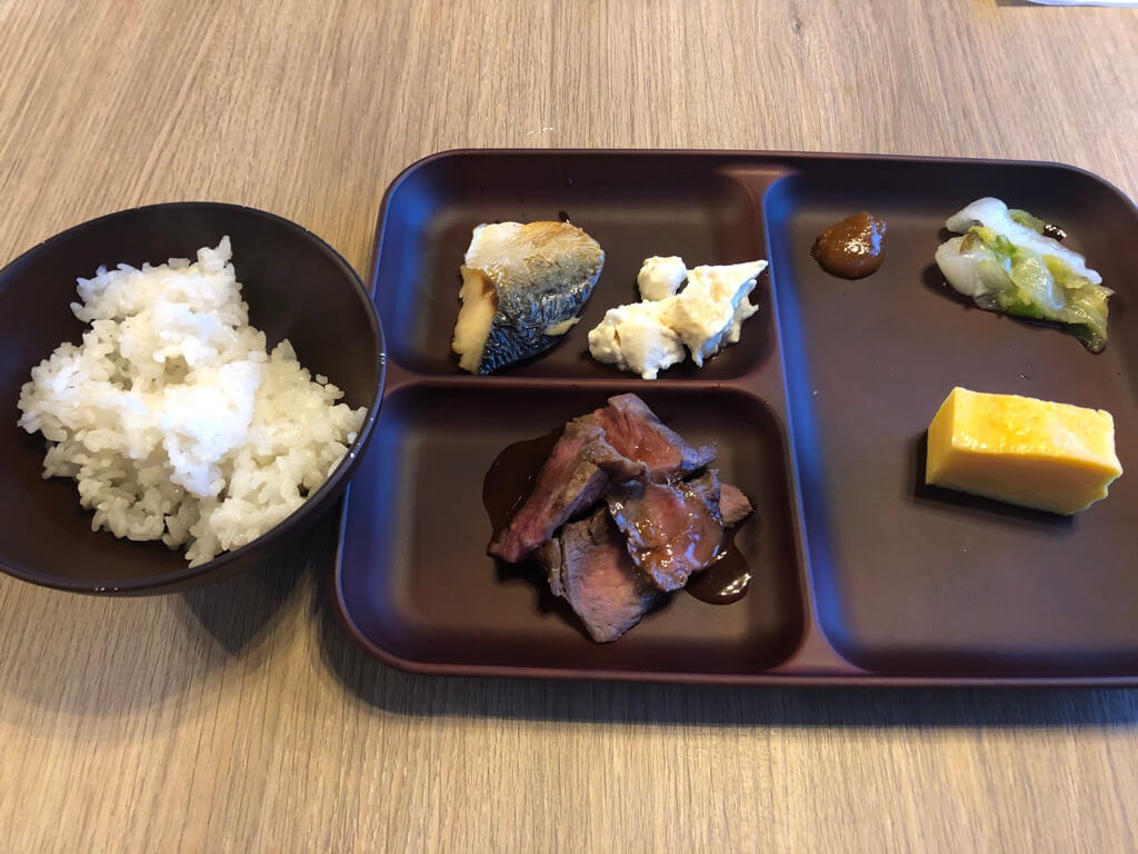 【オキナワマリオット リゾート&スパ】朝食ブッフェはステーキ、マリオットバーガー、ブルーシールアイスが食べられる〜!! 23 オキナワマリオット リゾート&スパ 沖縄マリオット 朝食 価格 プラチナ特典 SPGアメックス紹介