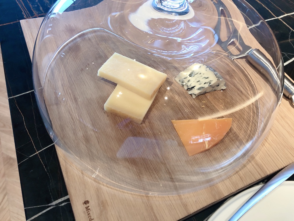 リッツカールトン福岡　クラブラウンジ　朝食　料金　アフタヌーンティ