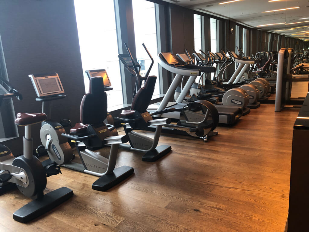 セントレジス大阪　ブログ　　宿泊記　子供添い寝　朝食　アクセス　駐車場　タイタニックオムレツ　プラチナ特典　バトラーサービス　マリオットボンヴォイアメックス　紹介　アメニティ