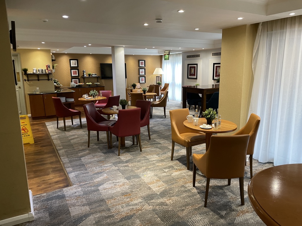 デルタホテルズbyマリオットヒースローウィンザー宿泊記★空港激近!ロンドン市内アクセス良好ホテル 36 ヒースローウィンザーマリオット 宿泊記 朝食 ラウンジ プラチナ特典