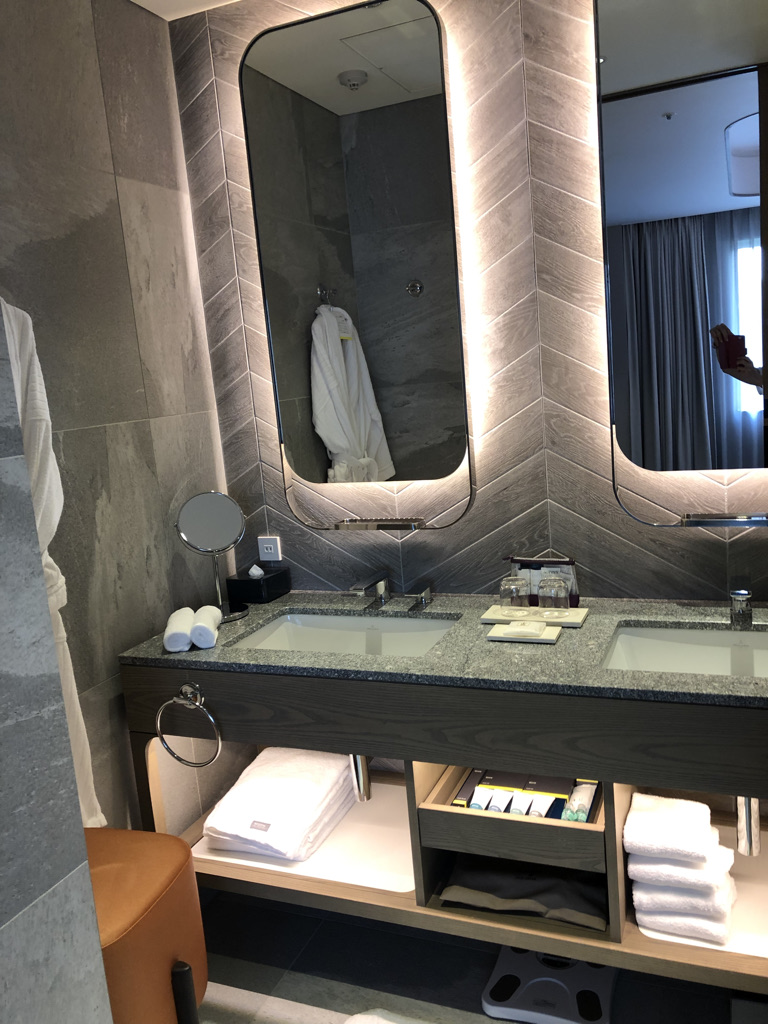 ウェスティン都ホテル京都　子連れ　宿泊記　ブログ　2ベッドルームスイート 1キングベッド＆2シングルベッド　子供添い寝　ジム　プール　温泉　朝食　クラブラウンジ　spgアメックス紹介　プラチナ特典　アメニティ