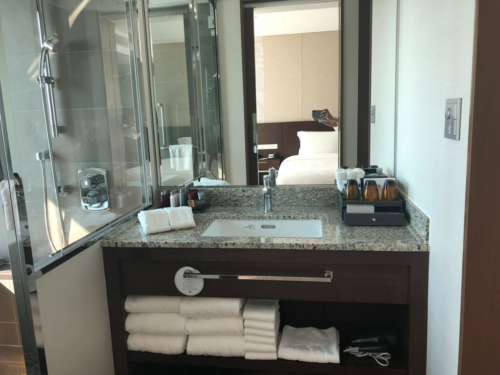 大阪マリオット都ホテル　ブログ　ジュニアスイート　子供添い寝無料　宿泊記　連休　格安　朝食　ラウンジ　あべのハルカス　プラチナ特典　　駐車場　マリオットボンヴォイアメックス紹介