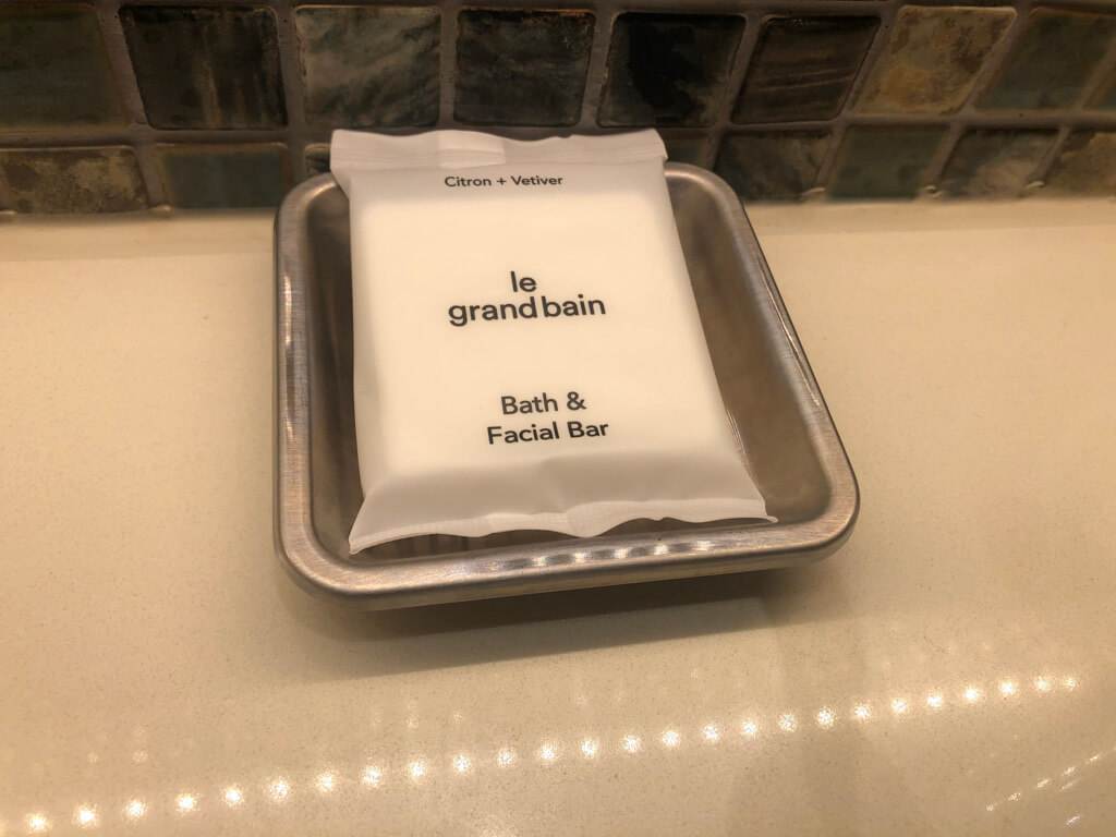 シェラトン沖縄サンマリーナリゾート　サウスタワー　宿泊記　プレミアムオーシャンツイン　フィットネスジム　大浴場　プール　サウナ　コンビニ　アメニティ