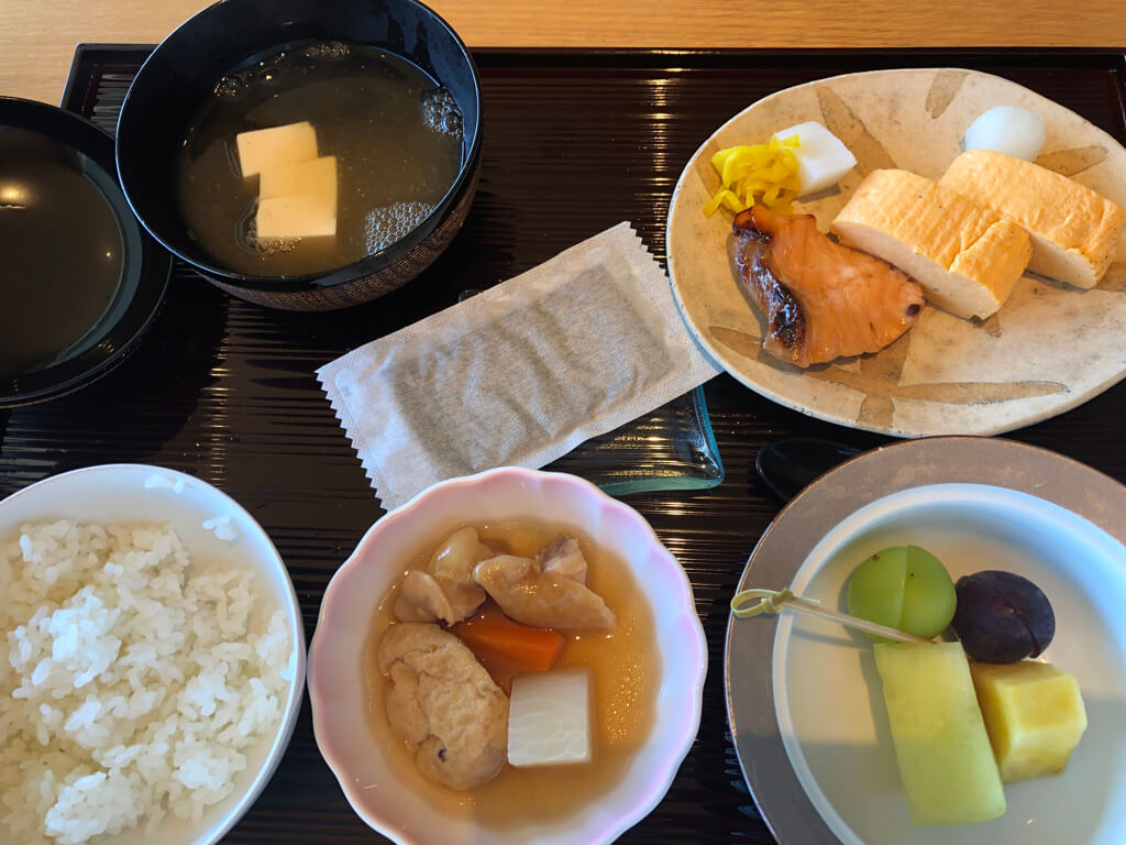 リッツカールトン京都子連れ宿泊記☆どこを取ってもアートな空間、朝食も最高!良さを再認識した宿泊となりました♡ 84 リッツカールトン京都 ブログ spgamex紹介 プラチナ会員 特典 朝食 プール アクティビティ 子供添い寝 アメニティ インルーム ルームサービス