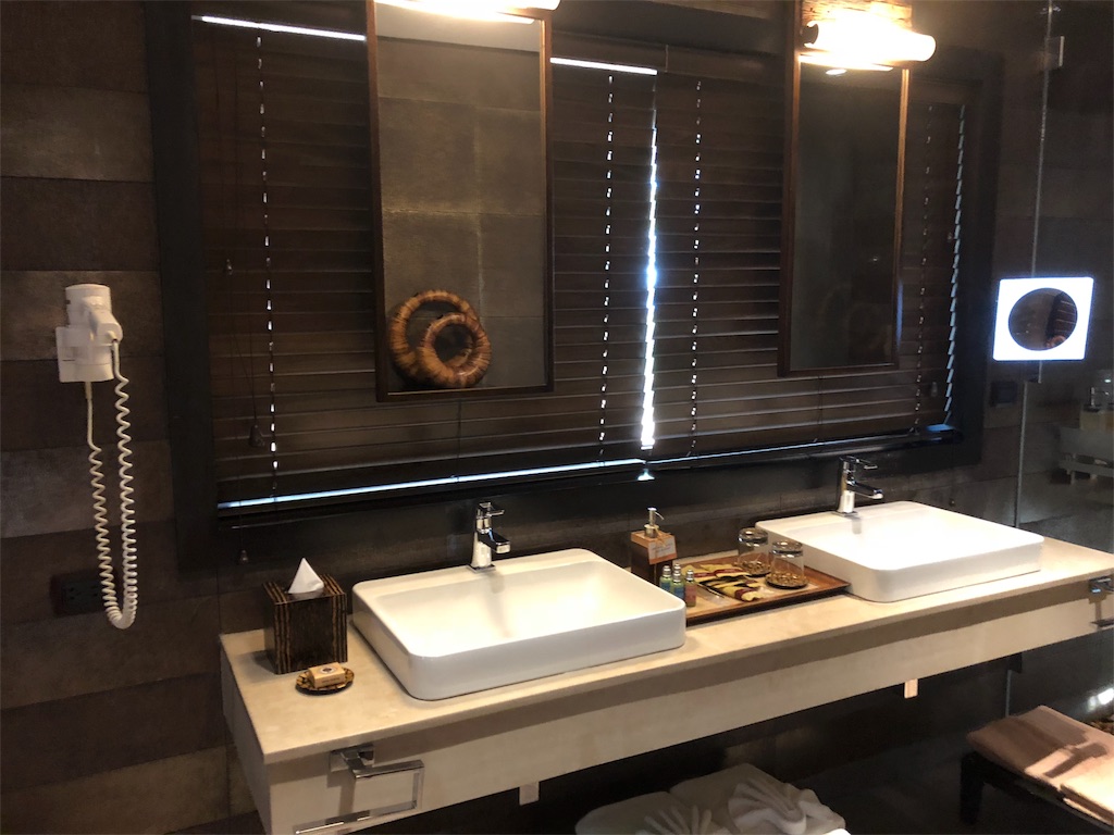 【完全なるプライベートホテル】Two Seasons Coron Island Resort&Spa(ツーシーズンズ コロンアイランド リゾート&スパ)部屋紹介②ジャグジー付きのIsland Tip Bungalow 12 Two Seasons Coron Island Resort&Spa(ツーシーズン コロンアイランド リゾート&スパ)部屋紹介 Island Tip Bungalow アイランドチップバンガロー