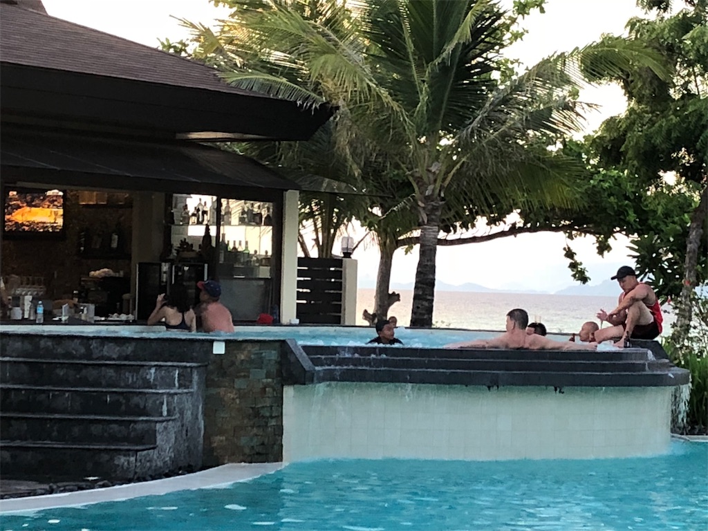 Two Seasons Coron Island Resort&Spa（ツーシーズンズ　コロンアイランド　リゾート＆スパ）内の施設　プール