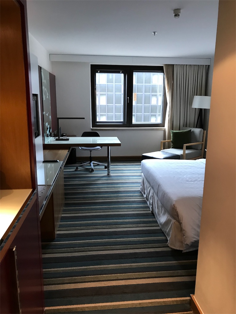 フランクフルト空港　近い　シェラトン・フランクフルトエアポート・ホテル＆コンファレンスセンター　宿泊記　口コミ　　レビュー　SPGアメックスの特典