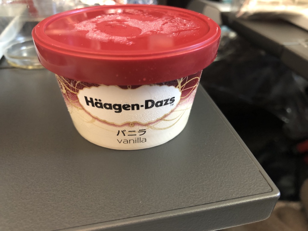 【シンガポール航空 SQ671ボーイング787】名古屋セントレア→シンガポール搭乗記☆エコノミークラスの機内食、映画、サービスは?お盆の家族旅行をタダにした裏技を公開! 14 シンガポール航空 SQ671 ボーイング787 名古屋 セントレア シンガポール エコノミークラス 映画 機内食