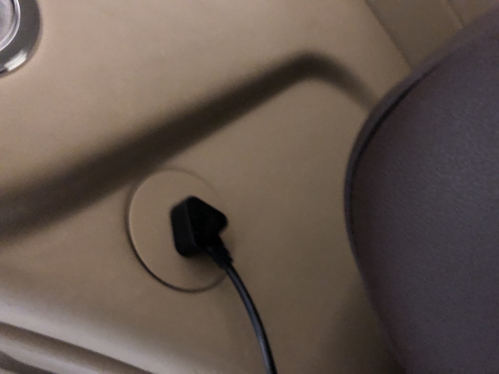 シンガポール航空 SQ452　エアバス　A330-300 シンガポール モルディブ マレ ビジネスクラス　機内食　映画　サービス　お盆　家族旅行　タダ