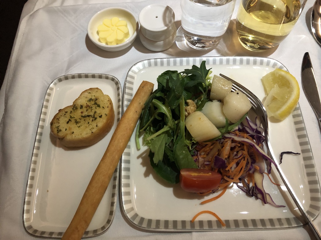 シンガポール航空 SQ452　エアバス　A330-300 シンガポール モルディブ マレ ビジネスクラス　機内食　映画　サービス　お盆　家族旅行　タダ