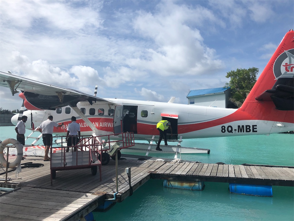 【セントレジス ・モルディブ・ヴォンムリ・リゾート宿泊記】ホテルまでの行き方☆水上飛行機の価格、出発時間、所要時間は? 33 セントレジス ・モルディブ・ヴォンムリ・リゾート 宿泊記 行き方 水上飛行機 価格 出発時間 所要時間 ラウンジ