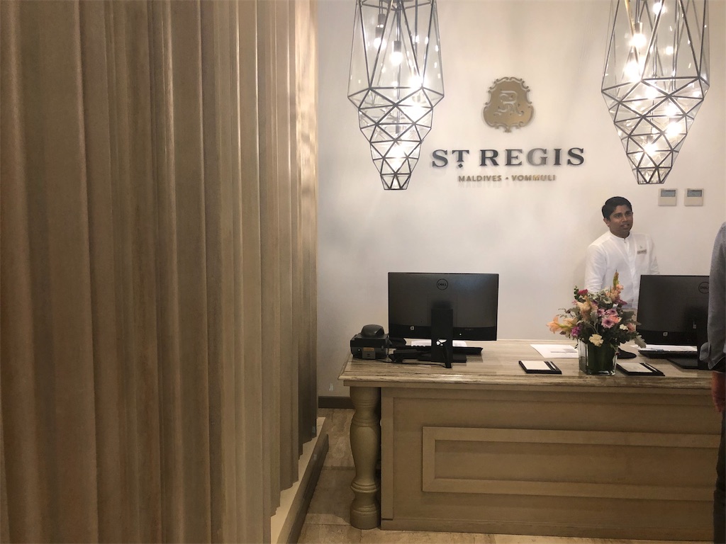 【セントレジス ・モルディブ・ヴォンムリ・リゾート宿泊記】ホテルまでの行き方☆水上飛行機の価格、出発時間、所要時間は? 12 セントレジス ・モルディブ・ヴォンムリ・リゾート 宿泊記 行き方 水上飛行機 価格 出発時間 所要時間 ラウンジ