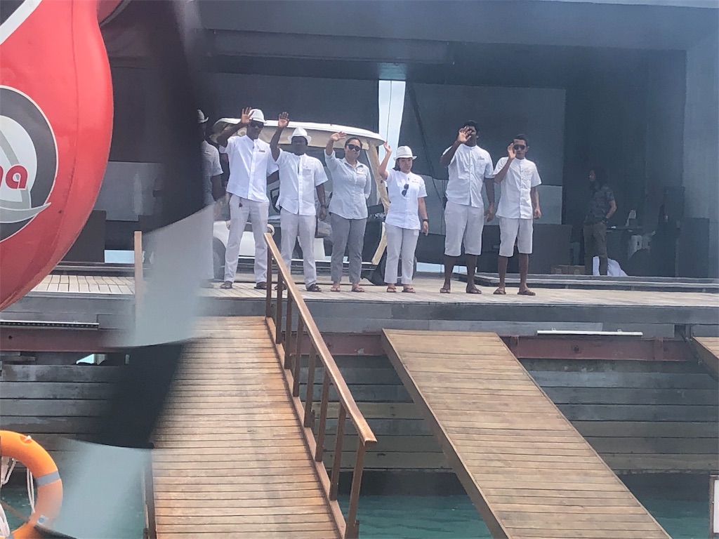 【セントレジス ・モルディブ・ヴォンムリ・リゾート宿泊記】ホテルまでの行き方☆水上飛行機の価格、出発時間、所要時間は? 41 セントレジス ・モルディブ・ヴォンムリ・リゾート 宿泊記 行き方 水上飛行機 価格 出発時間 所要時間 ラウンジ