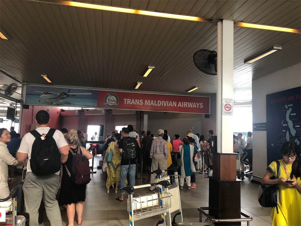 【セントレジス ・モルディブ・ヴォンムリ・リゾート宿泊記】ホテルまでの行き方☆水上飛行機の価格、出発時間、所要時間は? 5 セントレジス ・モルディブ・ヴォンムリ・リゾート 宿泊記 行き方 水上飛行機 価格 出発時間 所要時間 ラウンジ