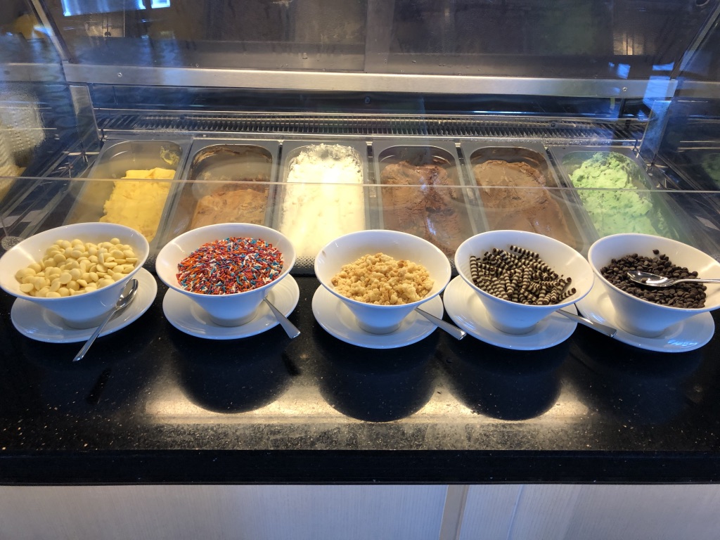 【セントレジス ・モルディブ・ヴォンムリ・リゾート】朝食メニューと感想☆良いサービスを受けたいのならココの席がいい! 48 セントレジス ・モルディブ・ヴォンムリ・リゾート 朝食 メニュー 口コミ 感想