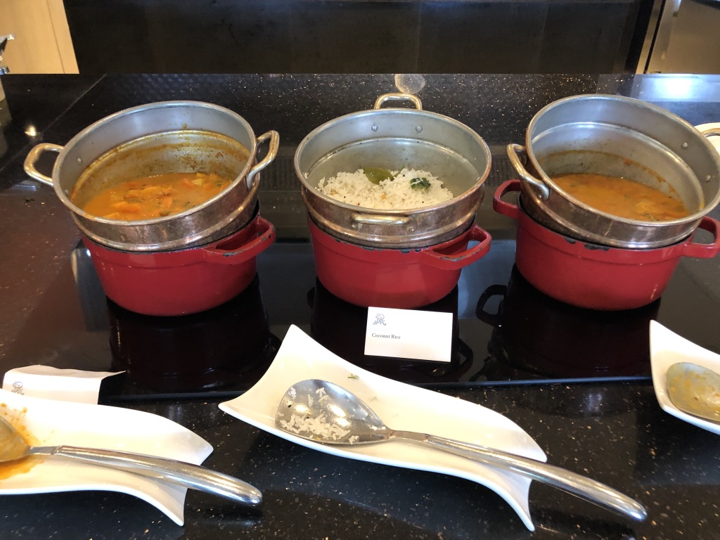 【セントレジス ・モルディブ・ヴォンムリ・リゾート】朝食メニューと感想☆良いサービスを受けたいのならココの席がいい! 42 セントレジス ・モルディブ・ヴォンムリ・リゾート 朝食 メニュー 口コミ 感想