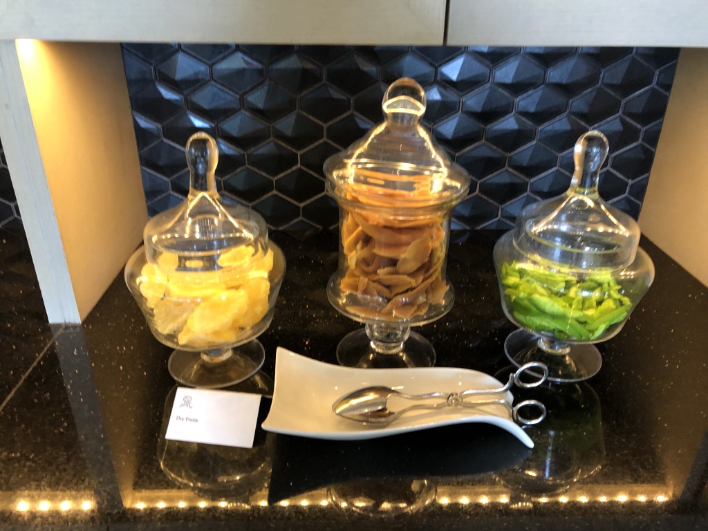 【セントレジス ・モルディブ・ヴォンムリ・リゾート】朝食メニューと感想☆良いサービスを受けたいのならココの席がいい! 26 セントレジス ・モルディブ・ヴォンムリ・リゾート 朝食 メニュー 口コミ 感想