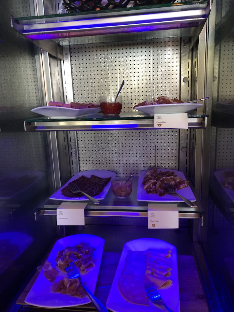 【セントレジス ・モルディブ・ヴォンムリ・リゾート】朝食メニューと感想☆良いサービスを受けたいのならココの席がいい! 23 セントレジス ・モルディブ・ヴォンムリ・リゾート 朝食 メニュー 口コミ 感想