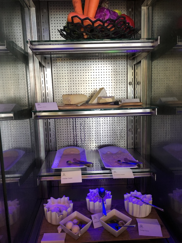 【セントレジス ・モルディブ・ヴォンムリ・リゾート】朝食メニューと感想☆良いサービスを受けたいのならココの席がいい! 24 セントレジス ・モルディブ・ヴォンムリ・リゾート 朝食 メニュー 口コミ 感想