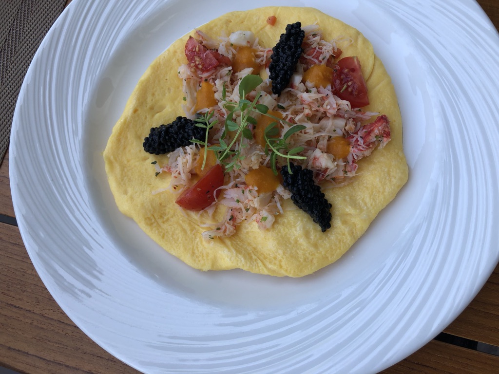 【セントレジス ・モルディブ・ヴォンムリ・リゾート】朝食メニューと感想☆良いサービスを受けたいのならココの席がいい! 52 セントレジス ・モルディブ・ヴォンムリ・リゾート 朝食 メニュー 口コミ 感想