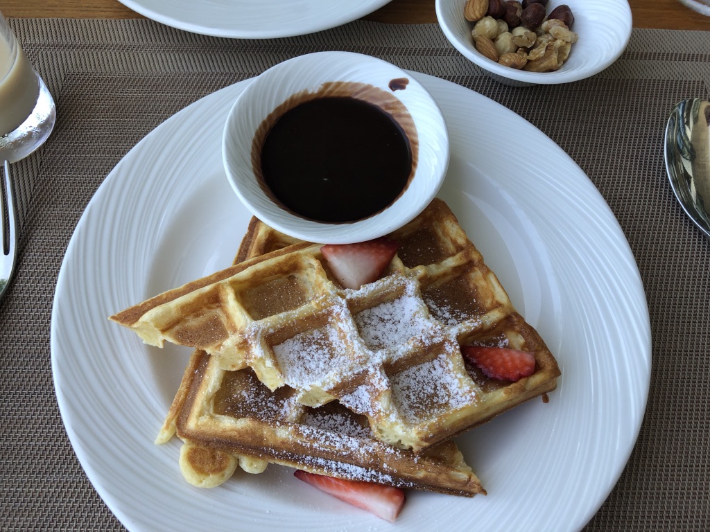 【セントレジス ・モルディブ・ヴォンムリ・リゾート】朝食メニューと感想☆良いサービスを受けたいのならココの席がいい! 62 セントレジス ・モルディブ・ヴォンムリ・リゾート 朝食 メニュー 口コミ 感想