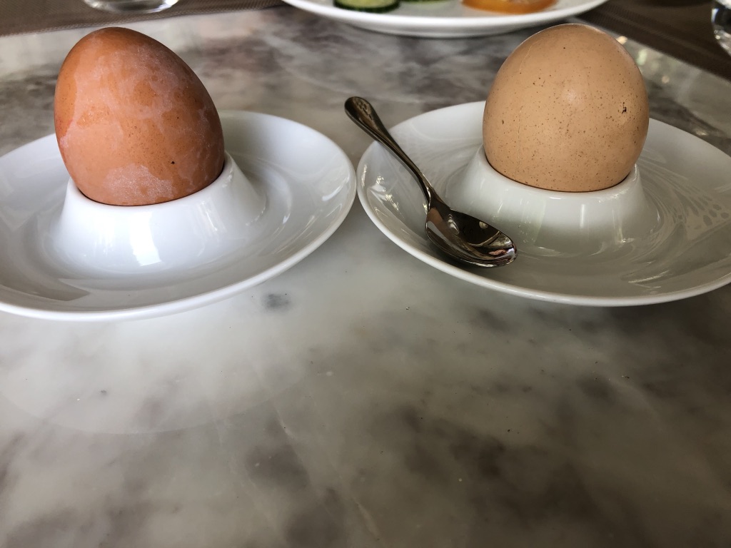 【セントレジス ・モルディブ・ヴォンムリ・リゾート】朝食メニューと感想☆良いサービスを受けたいのならココの席がいい! 54 セントレジス ・モルディブ・ヴォンムリ・リゾート 朝食 メニュー 口コミ 感想