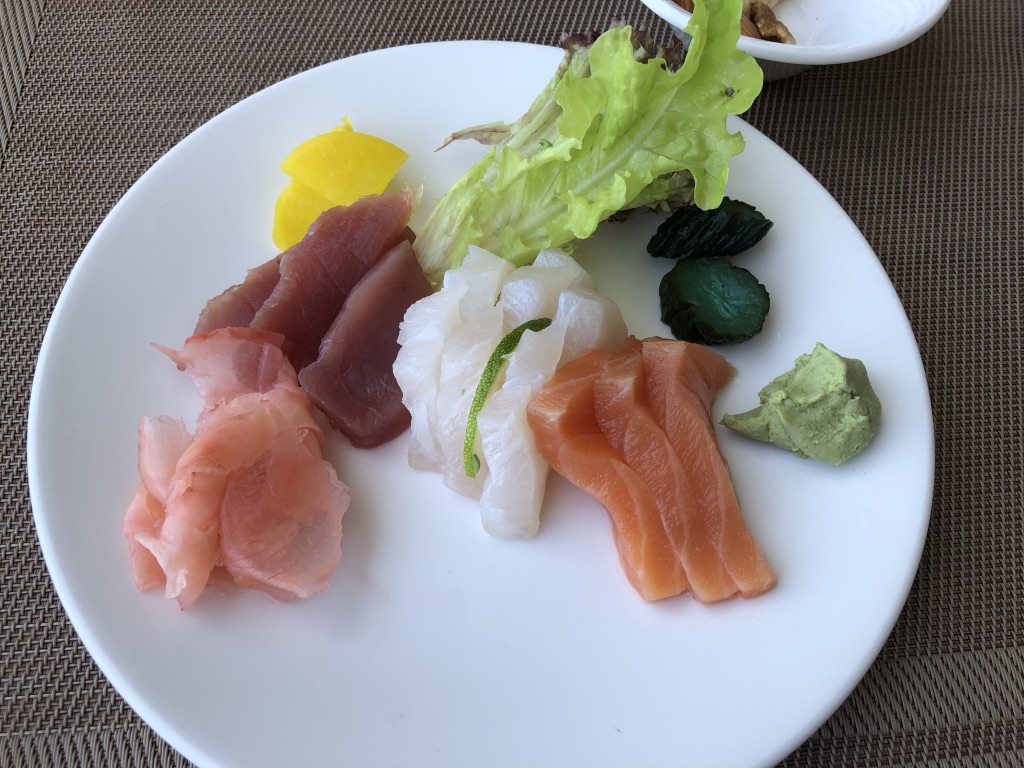 【セントレジス ・モルディブ・ヴォンムリ・リゾート】朝食メニューと感想☆良いサービスを受けたいのならココの席がいい! 59 セントレジス ・モルディブ・ヴォンムリ・リゾート 朝食 メニュー 口コミ 感想