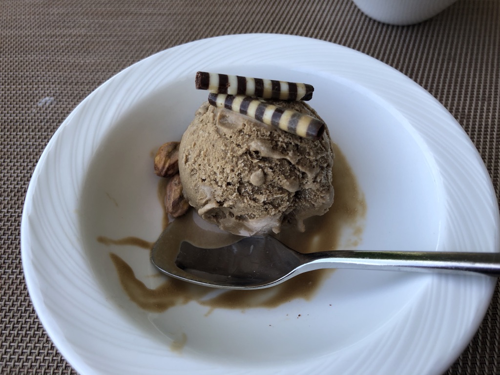 【セントレジス ・モルディブ・ヴォンムリ・リゾート】朝食メニューと感想☆良いサービスを受けたいのならココの席がいい! 50 セントレジス ・モルディブ・ヴォンムリ・リゾート 朝食 メニュー 口コミ 感想