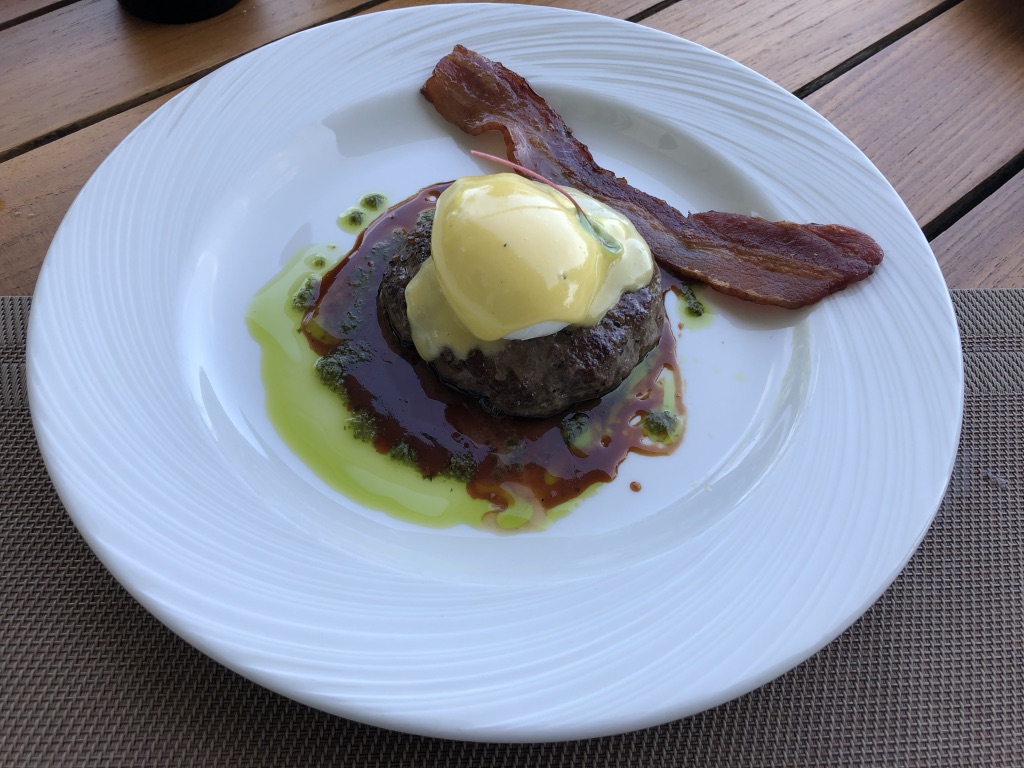 【セントレジス ・モルディブ・ヴォンムリ・リゾート】朝食メニューと感想☆良いサービスを受けたいのならココの席がいい! 61 セントレジス ・モルディブ・ヴォンムリ・リゾート 朝食 メニュー 口コミ 感想