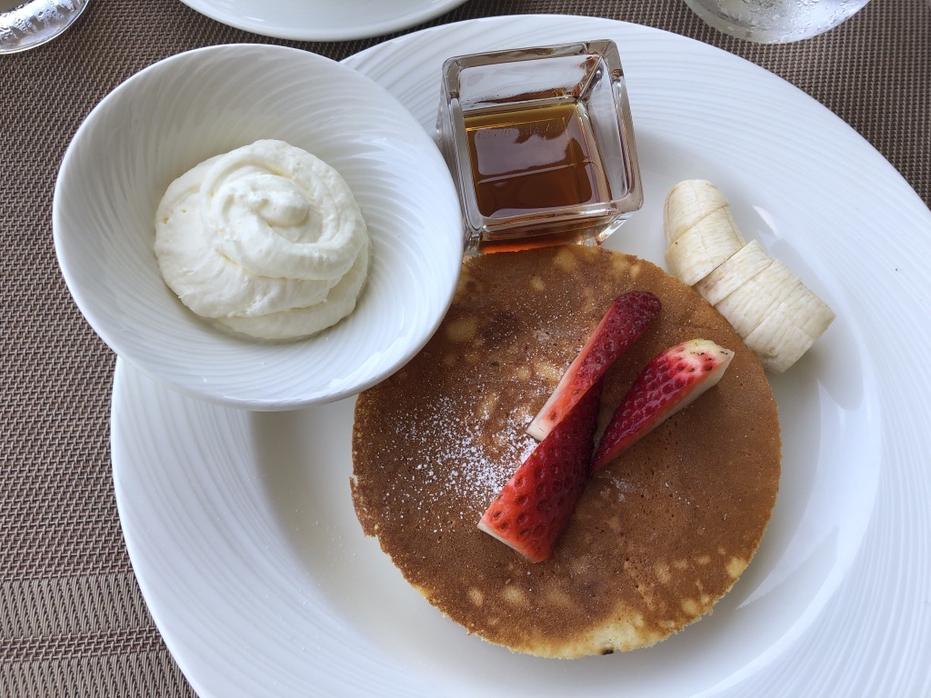 【セントレジス ・モルディブ・ヴォンムリ・リゾート】朝食メニューと感想☆良いサービスを受けたいのならココの席がいい! 64 セントレジス ・モルディブ・ヴォンムリ・リゾート 朝食 メニュー 口コミ 感想