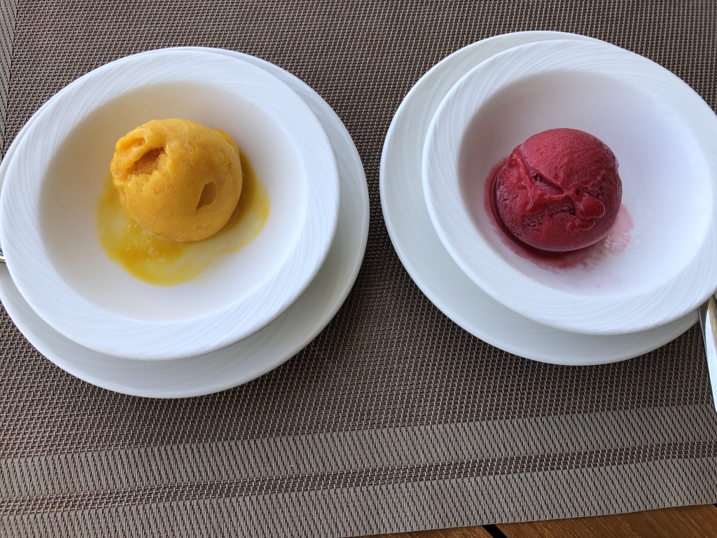 【セントレジス ・モルディブ・ヴォンムリ・リゾート】朝食メニューと感想☆良いサービスを受けたいのならココの席がいい! 65 セントレジス ・モルディブ・ヴォンムリ・リゾート 朝食 メニュー 口コミ 感想