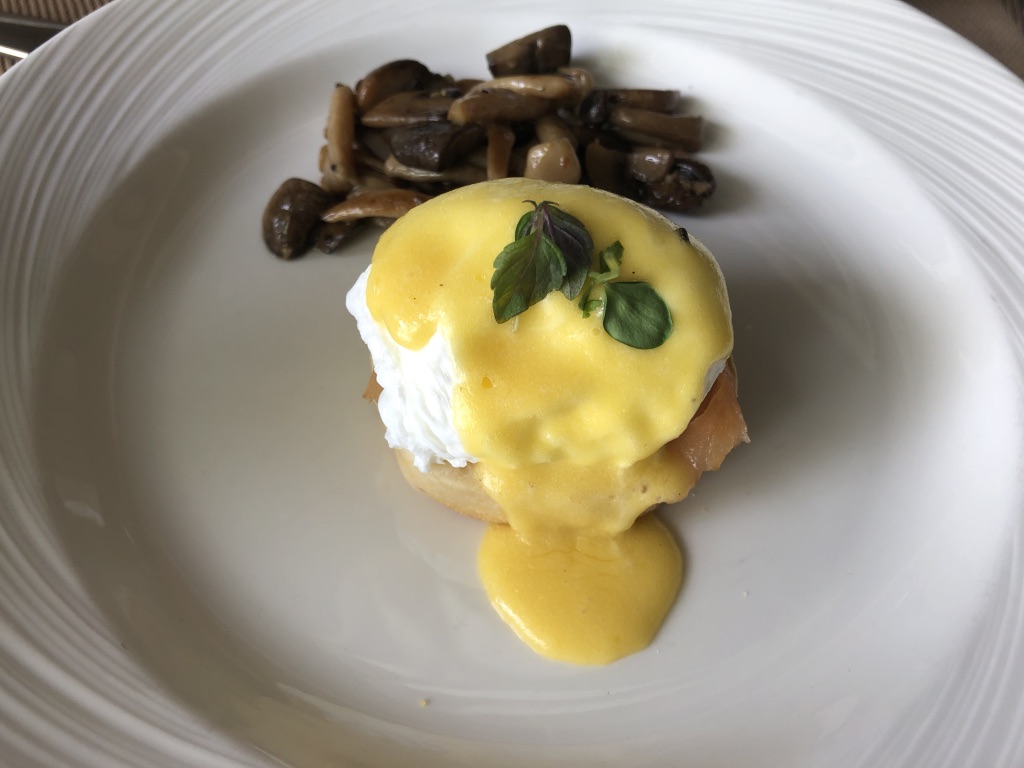 【セントレジス ・モルディブ・ヴォンムリ・リゾート】朝食メニューと感想☆良いサービスを受けたいのならココの席がいい! 57 セントレジス ・モルディブ・ヴォンムリ・リゾート 朝食 メニュー 口コミ 感想