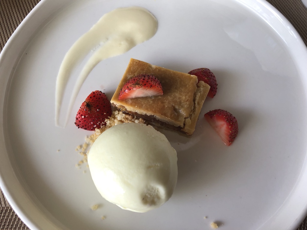 【セントレジス ・モルディブ・ヴォンムリ・リゾート】朝食メニューと感想☆良いサービスを受けたいのならココの席がいい! 66 セントレジス ・モルディブ・ヴォンムリ・リゾート 朝食 メニュー 口コミ 感想