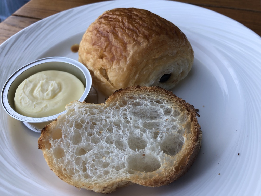 【セントレジス ・モルディブ・ヴォンムリ・リゾート】朝食メニューと感想☆良いサービスを受けたいのならココの席がいい! 37 セントレジス ・モルディブ・ヴォンムリ・リゾート 朝食 メニュー 口コミ 感想