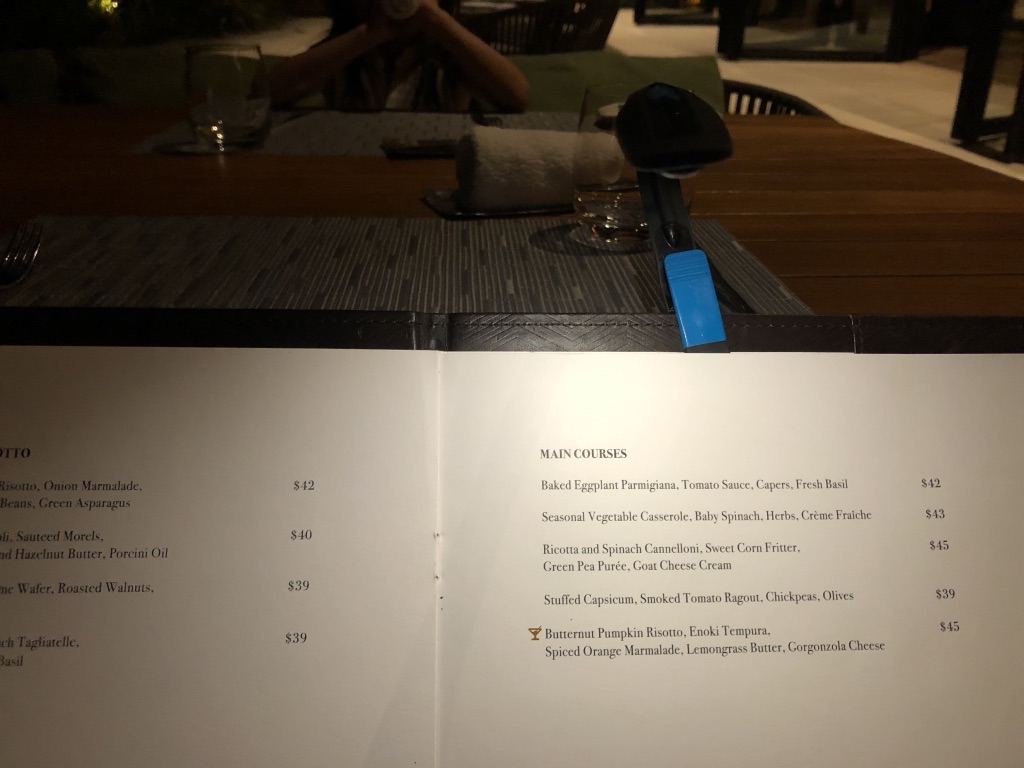 【セントレジス ・モルディブ・ヴォンムリ・リゾート】ディナーはどこのレストランがオススメ?禁断の〇〇〇を借りて大満足の夕食を食べれた! 2 セントレジス ・モルディブ・ヴォンムリ・リゾート ディナー 料金 レストラン オススメ メニュー