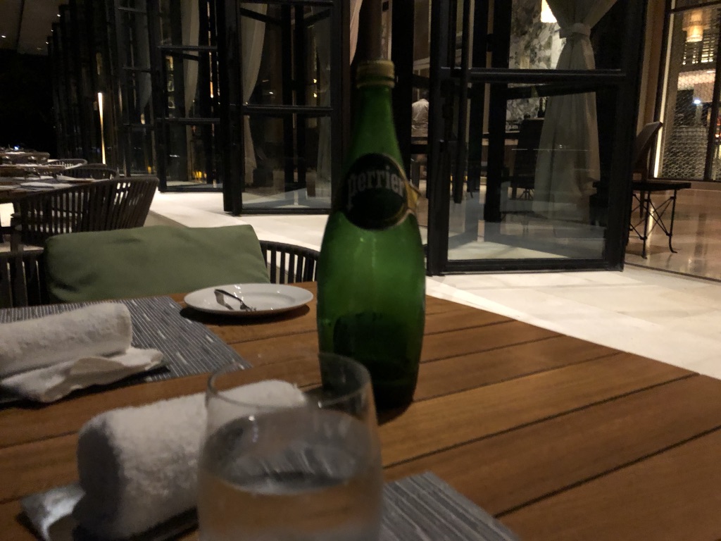 【セントレジス ・モルディブ・ヴォンムリ・リゾート】ディナーはどこのレストランがオススメ?禁断の〇〇〇を借りて大満足の夕食を食べれた! 41 セントレジス ・モルディブ・ヴォンムリ・リゾート ディナー 料金 レストラン オススメ メニュー