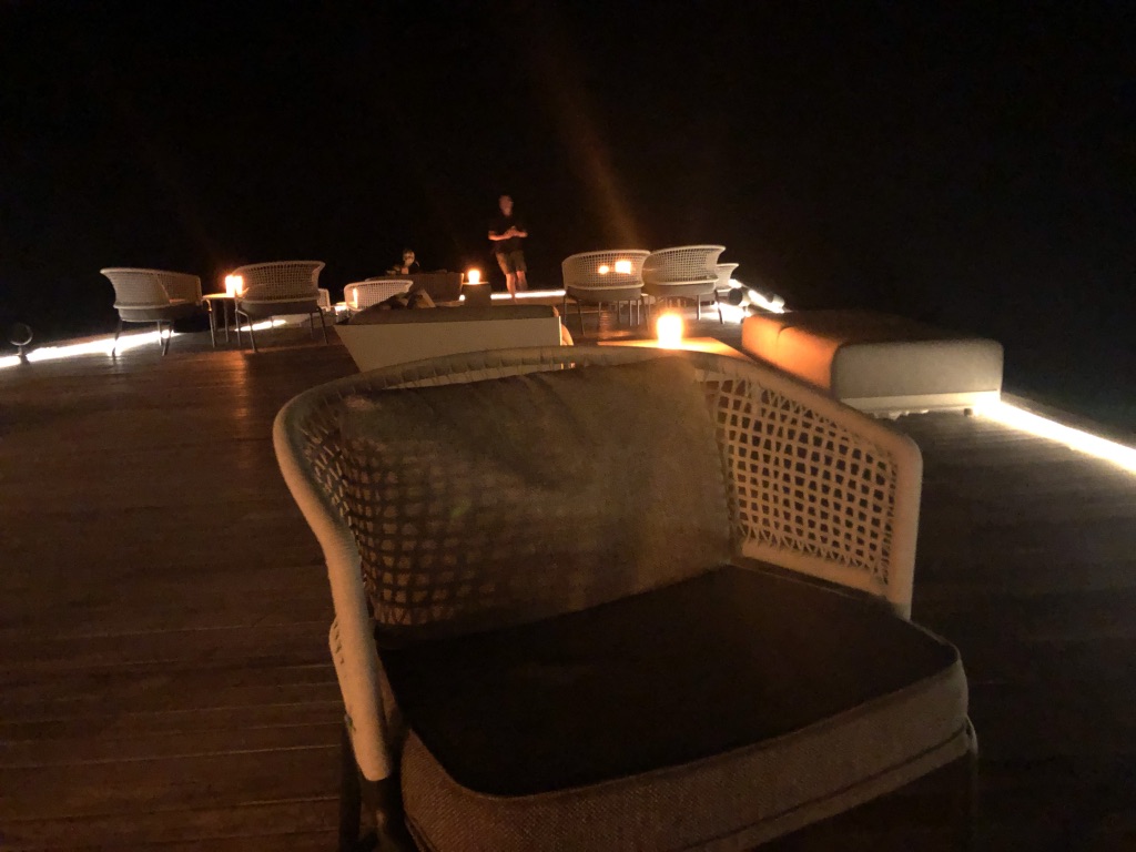 【セントレジス ・モルディブ・ヴォンムリ・リゾート】The Whale Barの感想☆ザ・ホエールバーにはハッピーアワーがある!20%OFFで飲める時間帯とは? 11 The Whale Bar ザ・ホエールバー 20%OFF 時間 menu メニュー