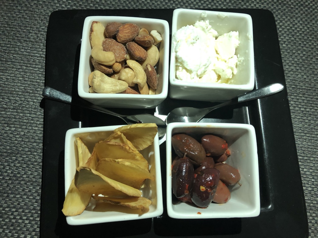 【セントレジス ・モルディブ・ヴォンムリ・リゾート】The Whale Barの感想☆ザ・ホエールバーにはハッピーアワーがある!20%OFFで飲める時間帯とは? 15 The Whale Bar ザ・ホエールバー 20%OFF 時間 menu メニュー