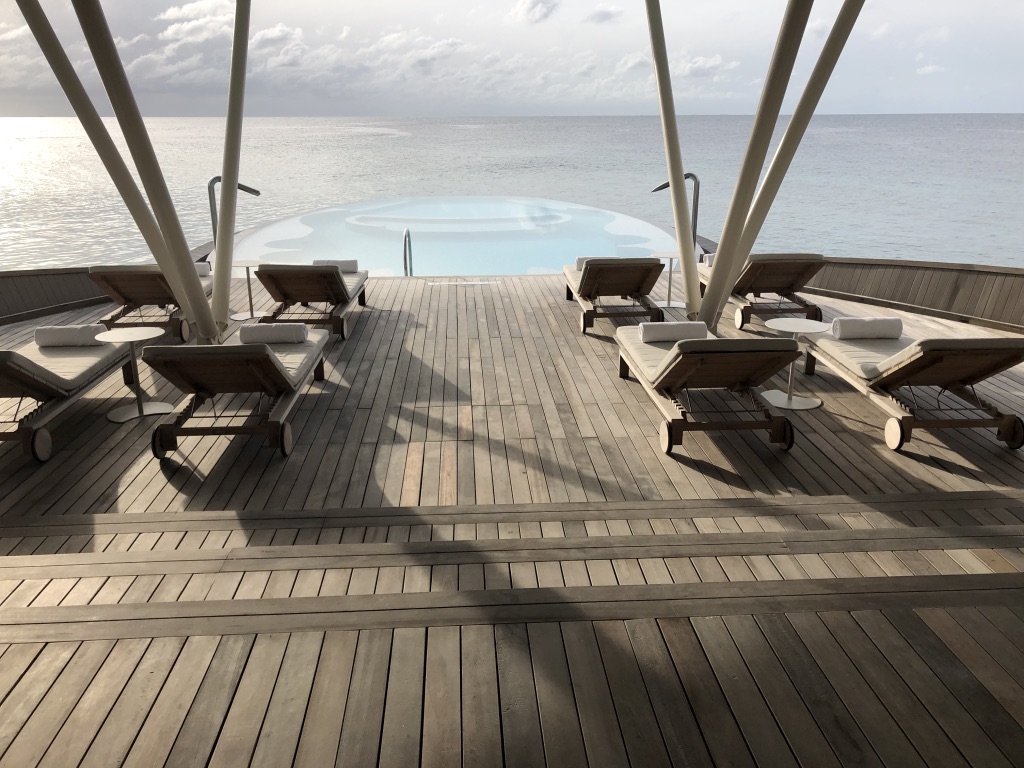 セントレジス ・モルディブ・ヴォンムリ・リゾート　ハイドロセラピープール　Hydrotherapy pool　イリディウムスパ　Iridium Spa　料金　感想　おすすめ　時間帯