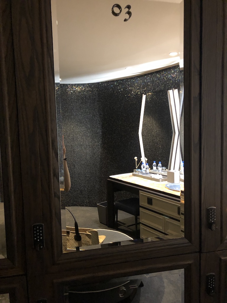 セントレジス ・モルディブ・ヴォンムリ・リゾート　ハイドロセラピープール　Hydrotherapy pool　イリディウムスパ　Iridium Spa　料金　感想　おすすめ　時間帯